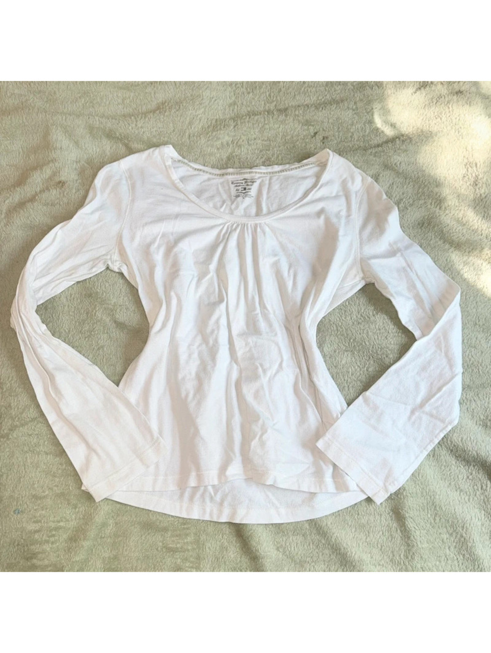 White Y2K 2000’s Tommy Hilifiger Flattering Long Sleeve